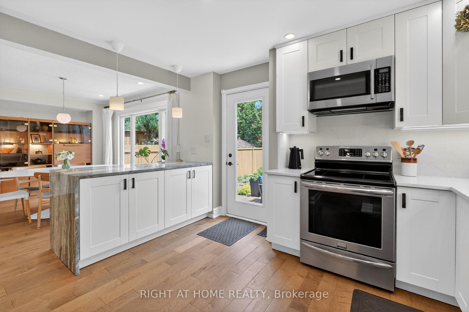 1187 Whiterock Street photo 19