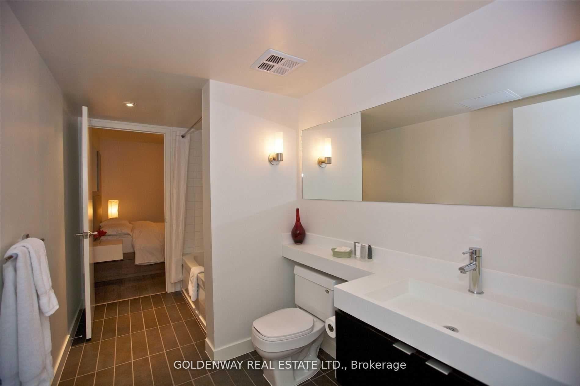 4K Spadina Avenue Unit 721 photo 14