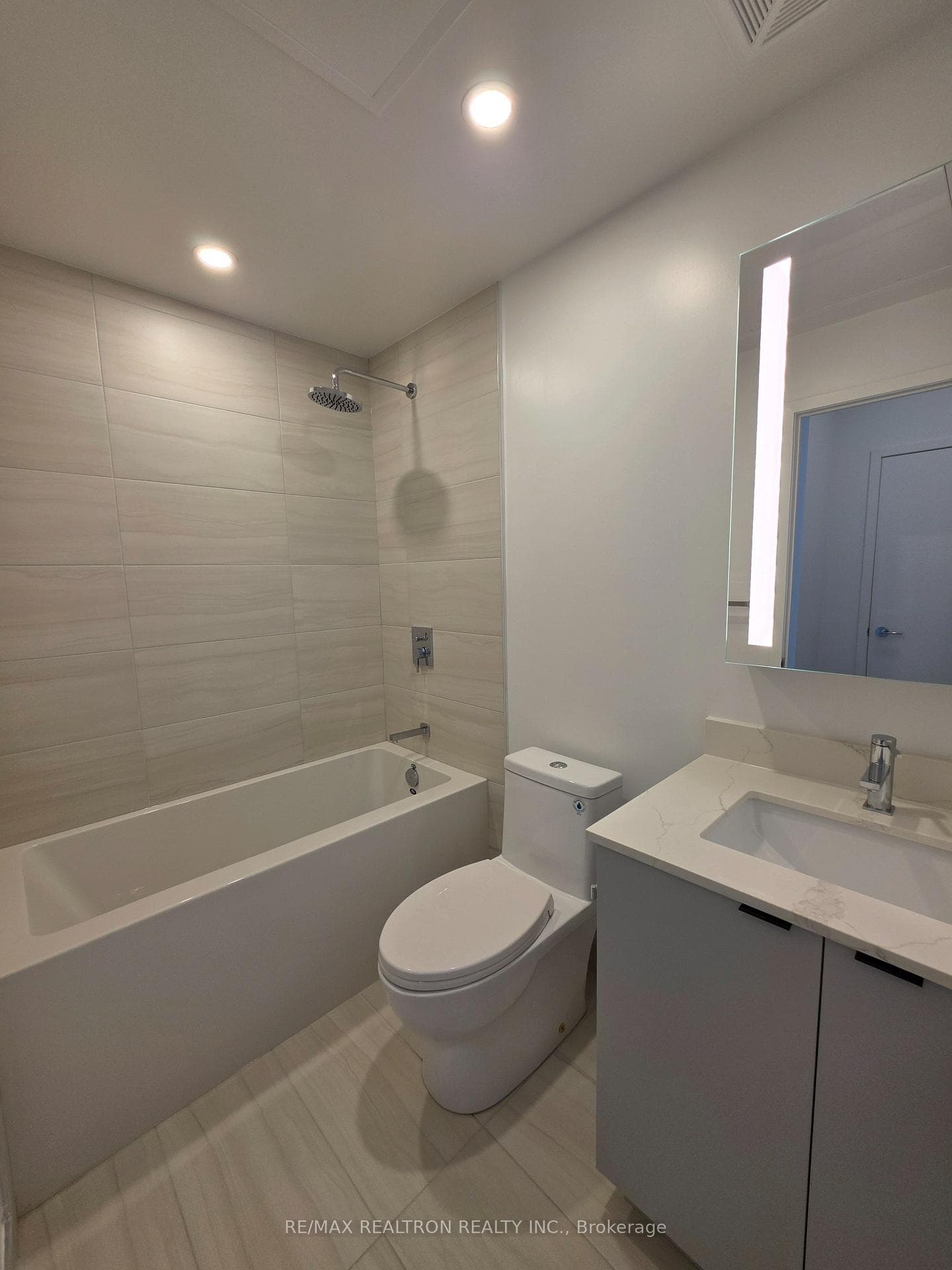 285 Dufferin St Street Unit 1214 photo 8