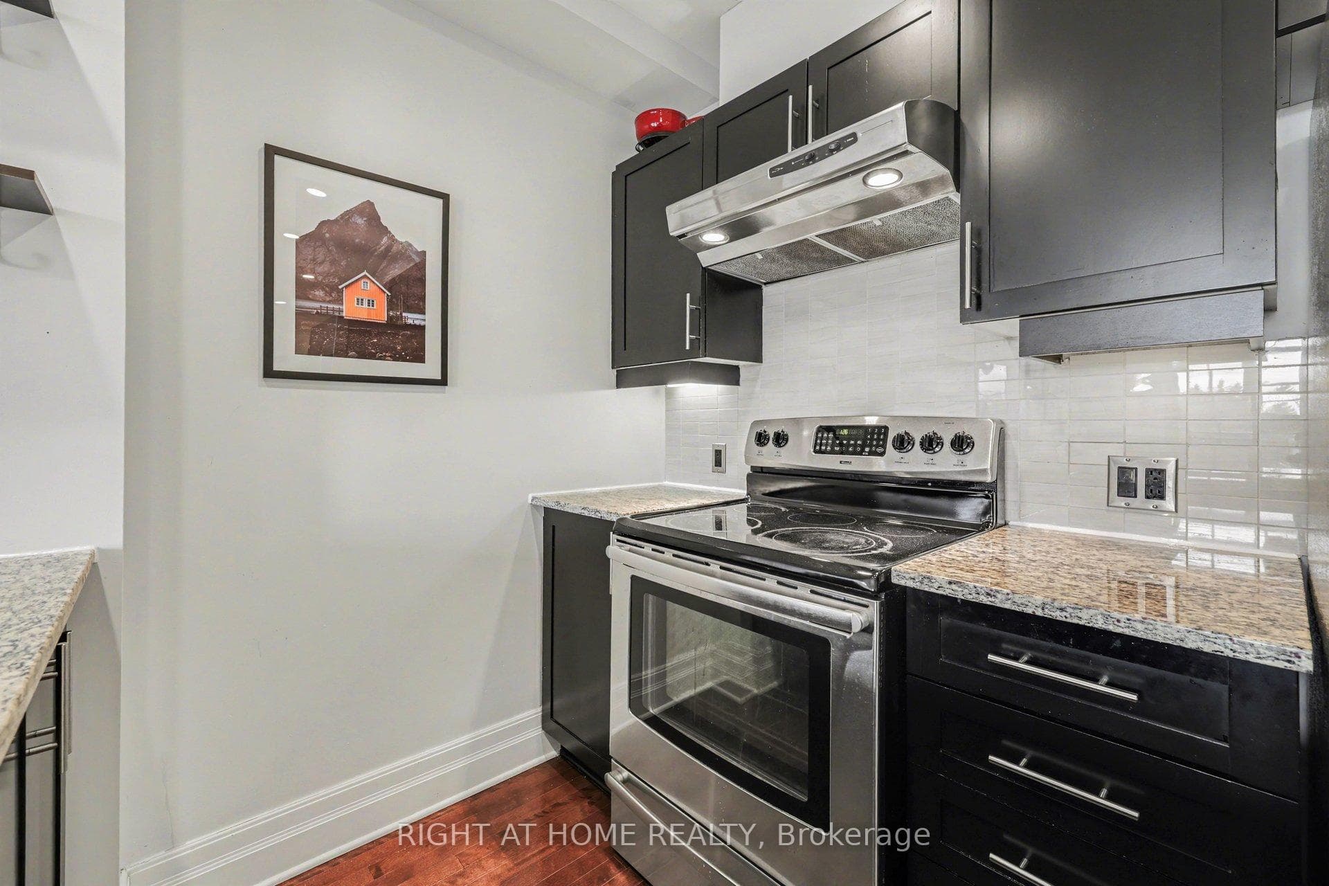 330 Loretta Avenue Unit 810 photo 10