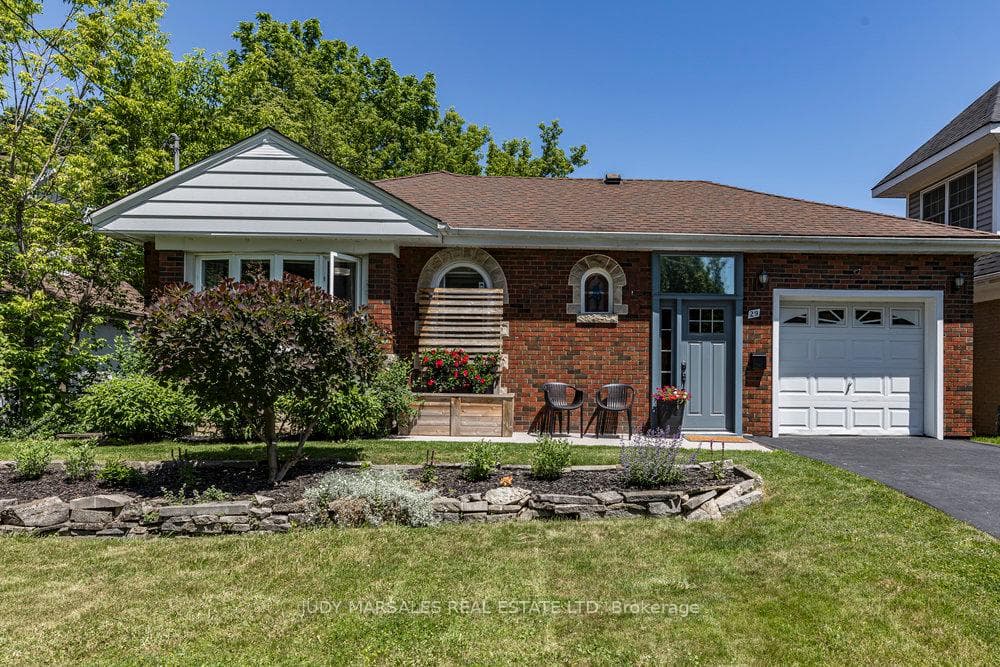 29 Tweedsmuir Avenue photo 2