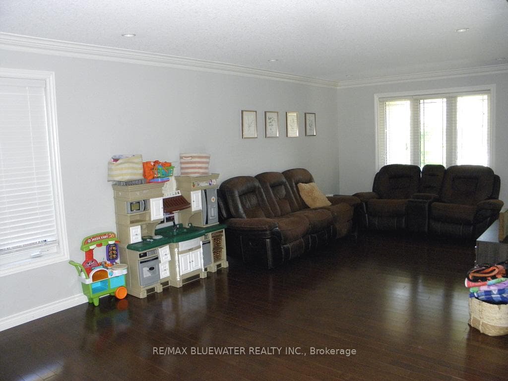 95 Deborah Drive photo 12