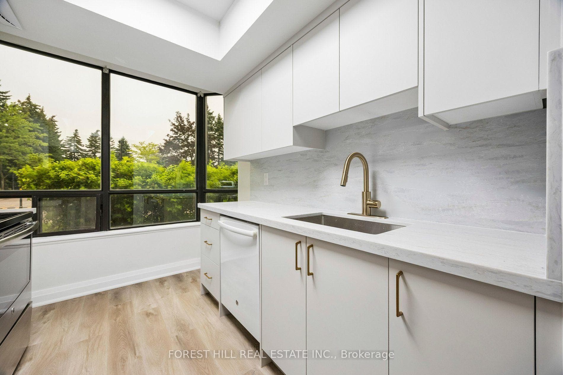 7420 Bathurst Street Unit 101 photo 9