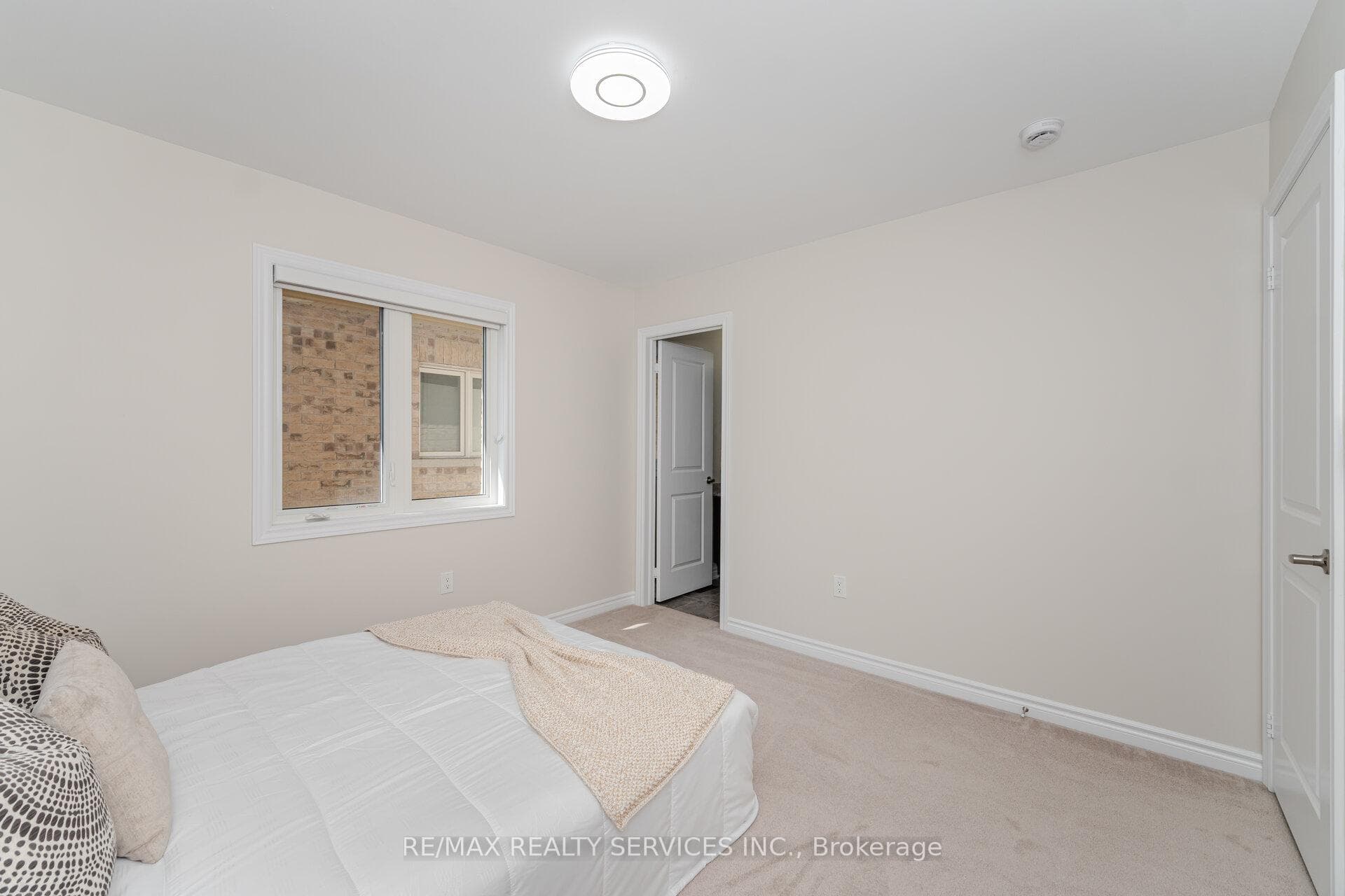 14 Dotchson Avenue photo 32