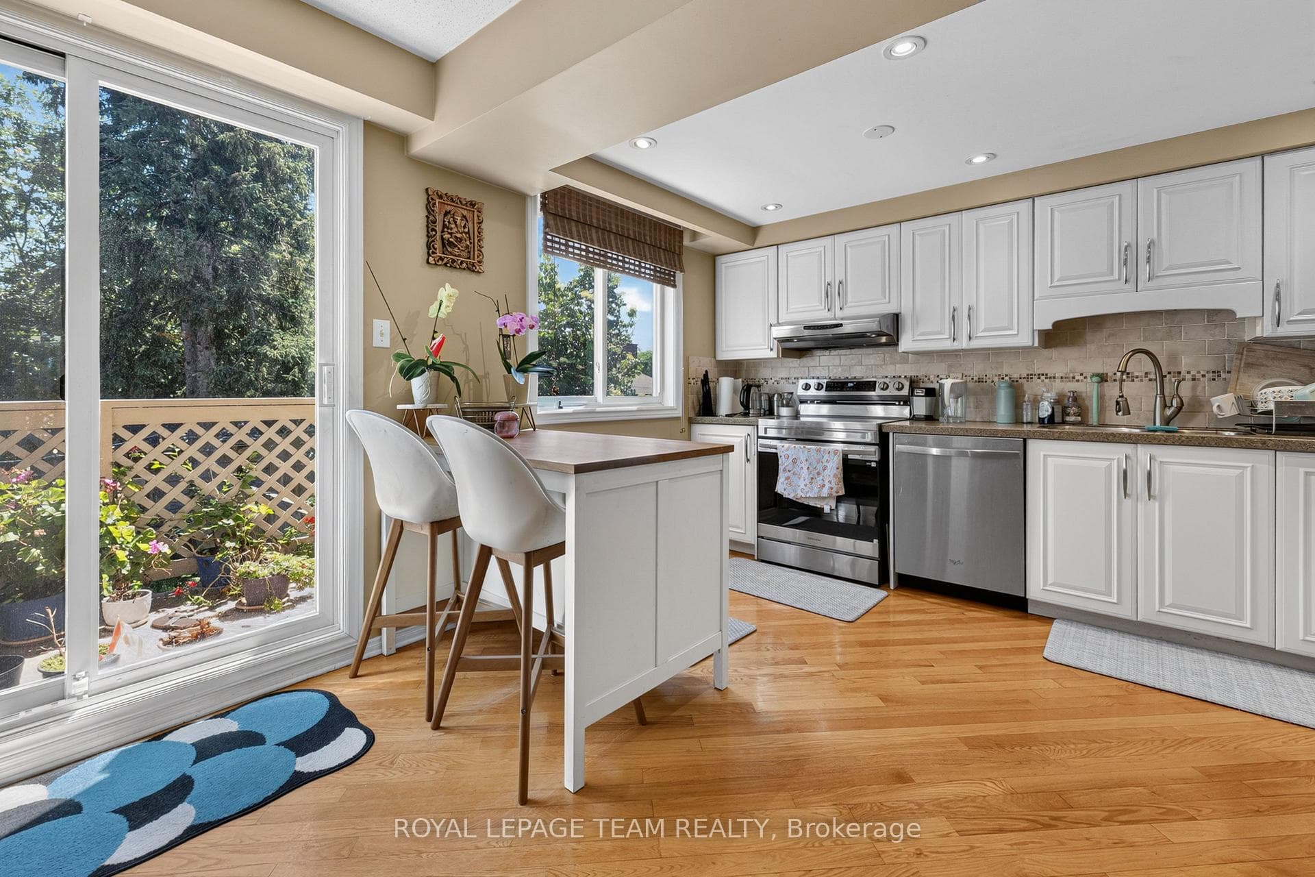 2086 Carling Avenue photo 11