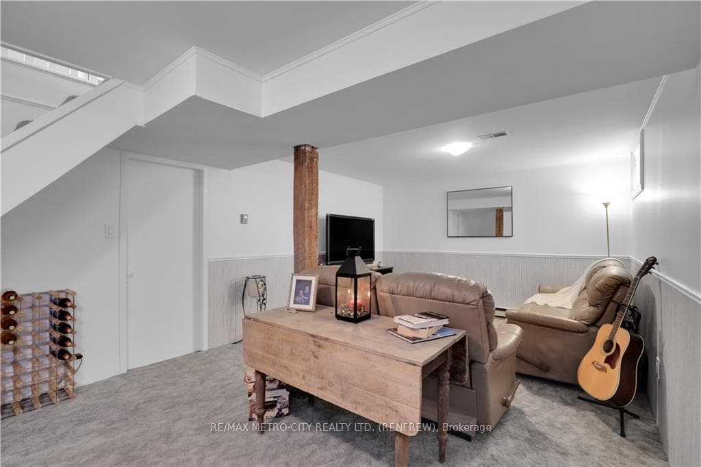384 MCNAB Avenue photo 20
