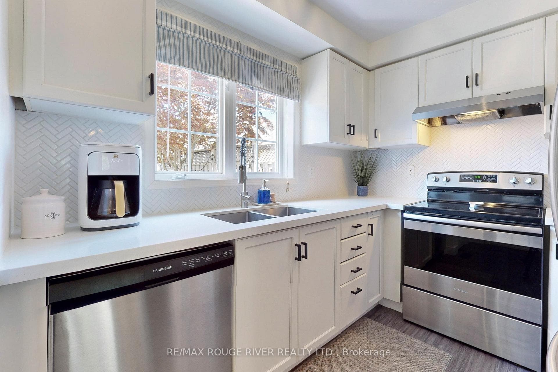 74 Bridgeport Drive photo 8