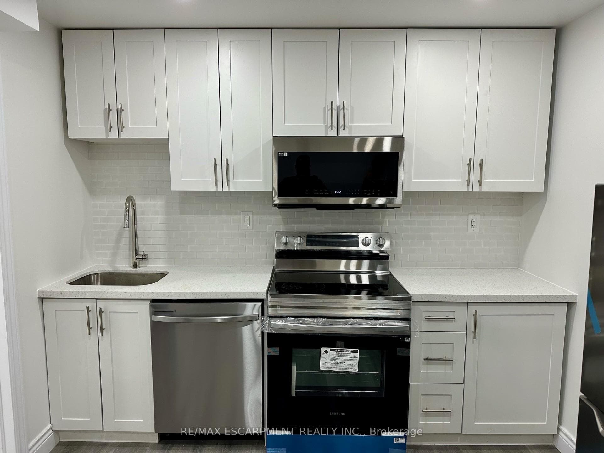 21 Thames Way Unit LOWER photo 3