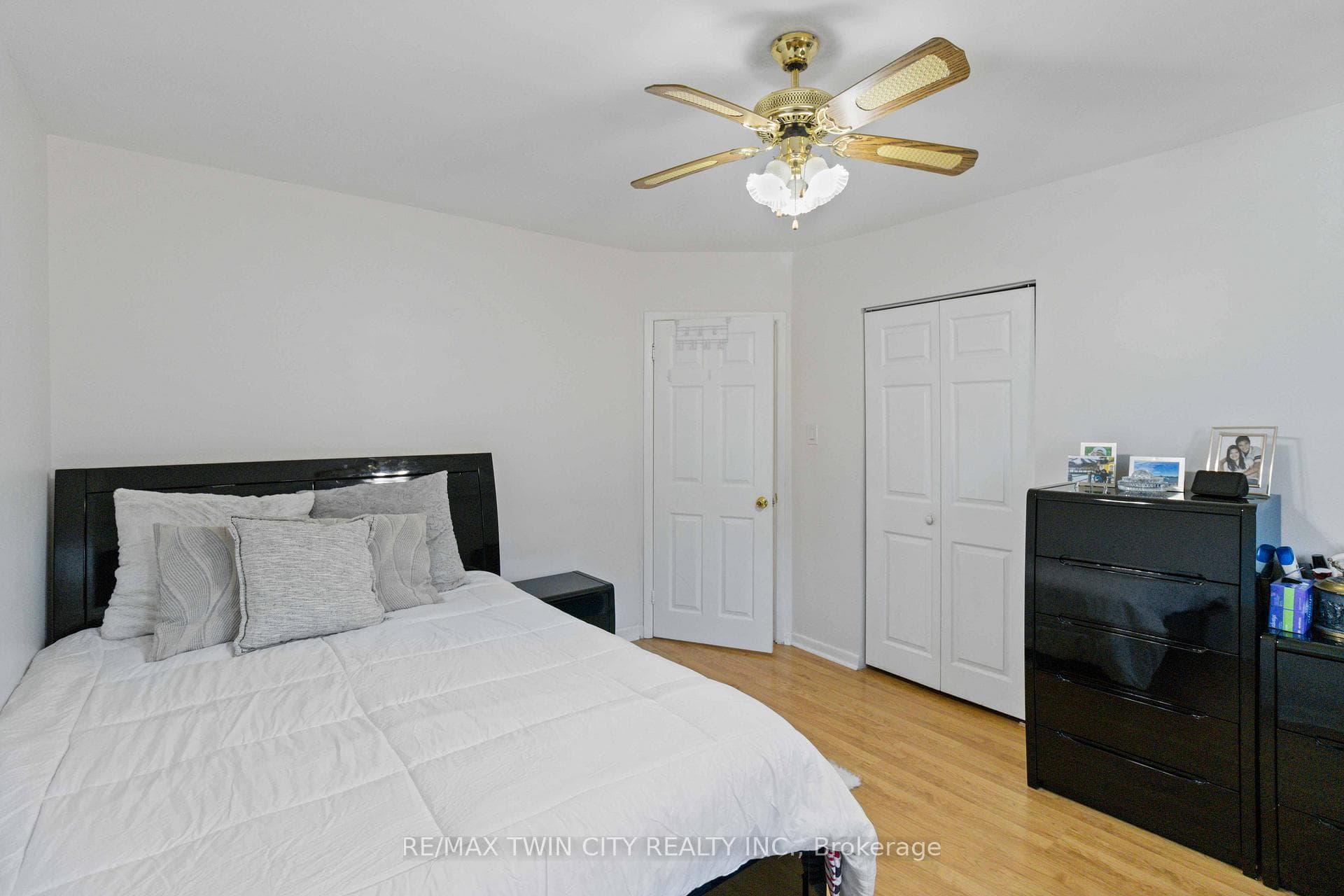3448 Laddie Crescent photo 17