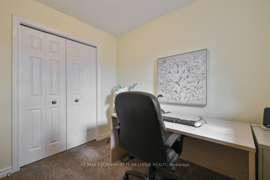 2111 KEVIN Crescent photo 38