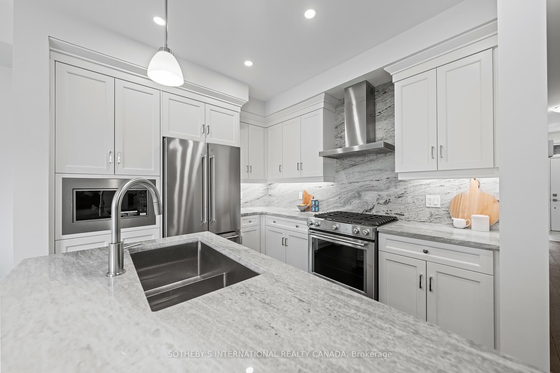 675 Victoria Road Unit 23 photo 8