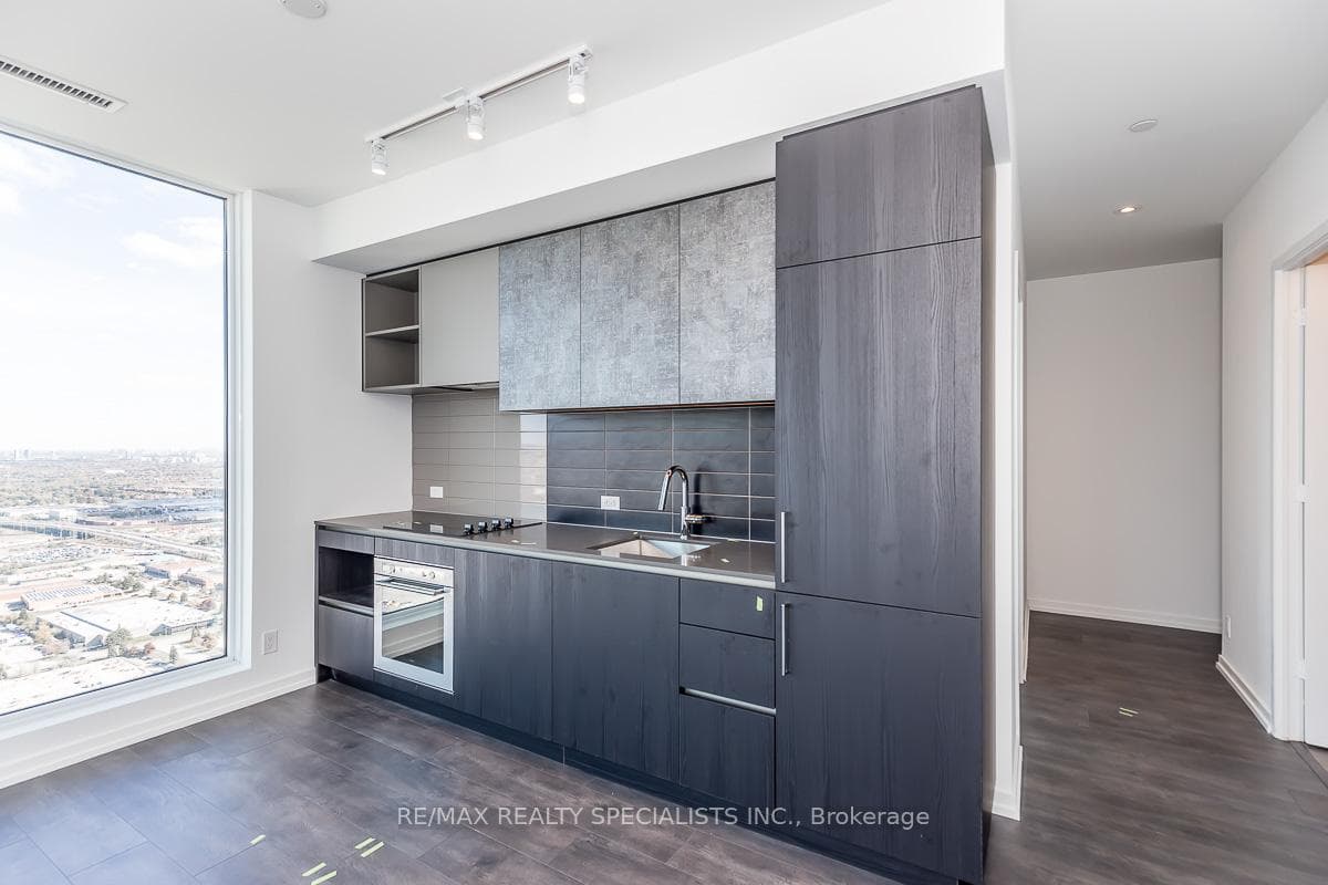 7890 JANE Street Unit PH-09 photo 23
