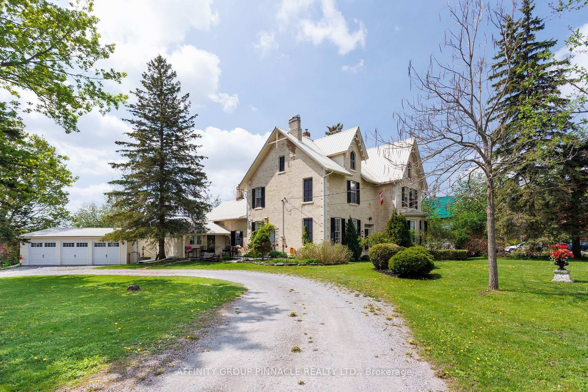145 King Street photo 3