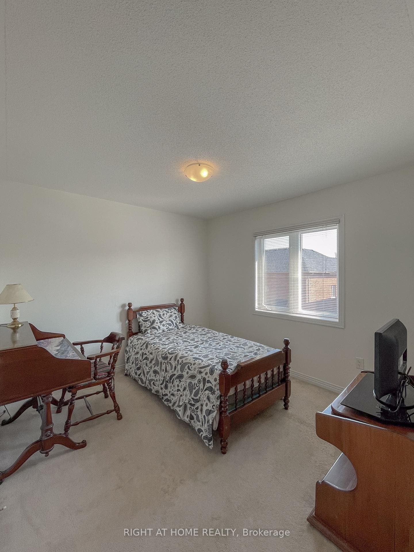 35 Nichols Boulevard photo 29