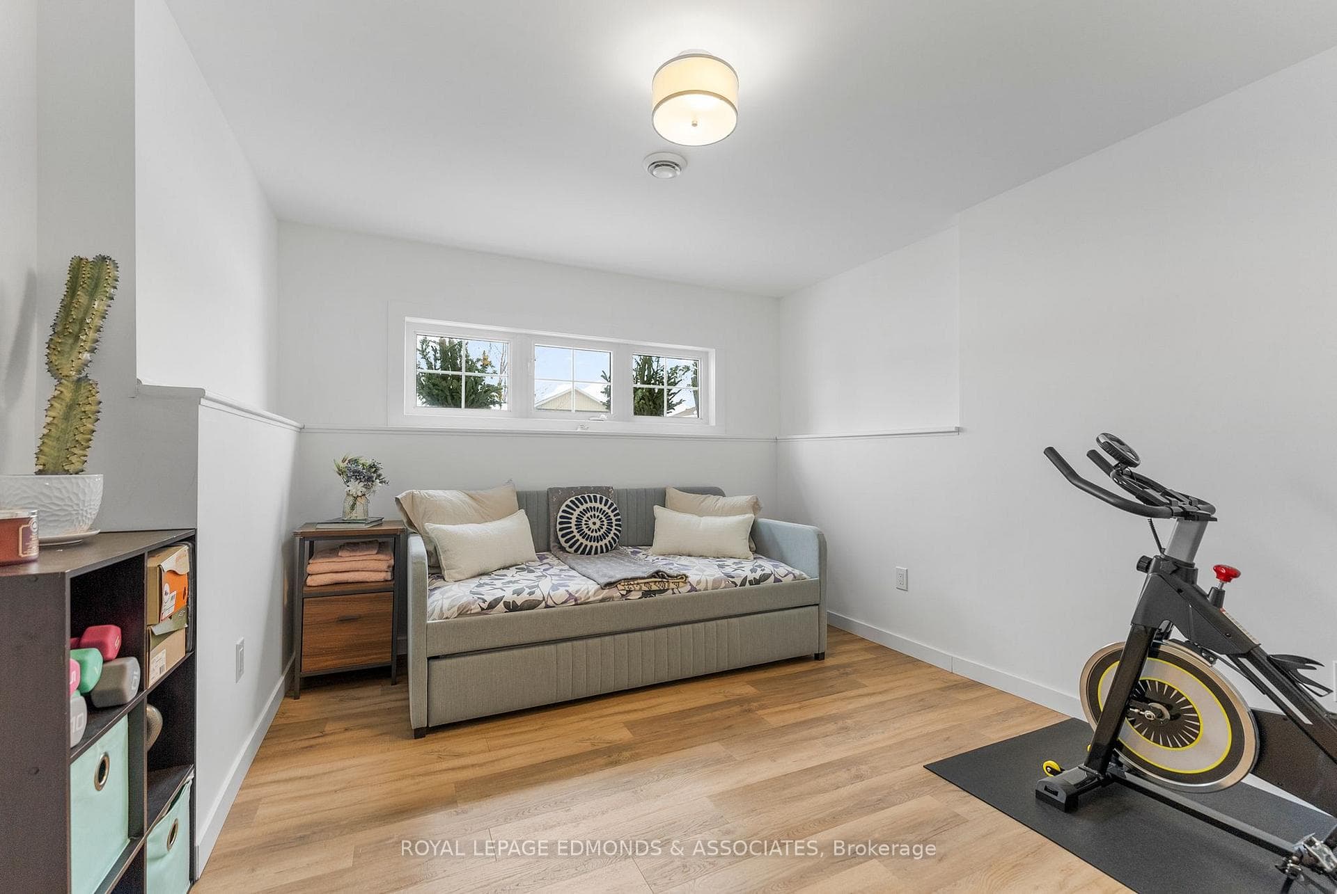669 Fairview Avenue photo 25