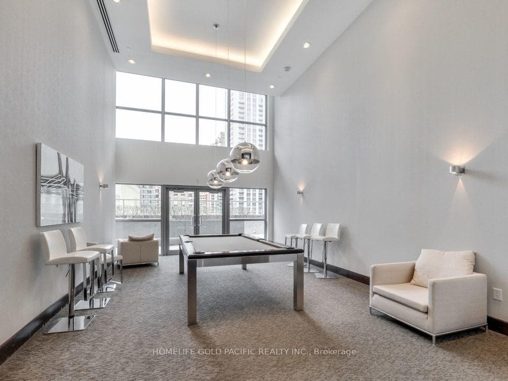 386 Yonge Street Unit 1716 photo 13