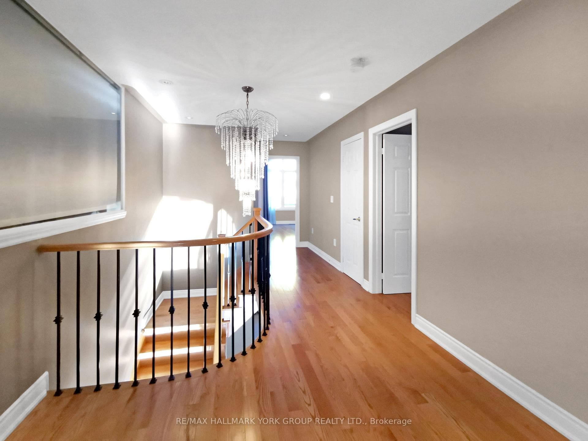 311 Twin Hills Crescent photo 11