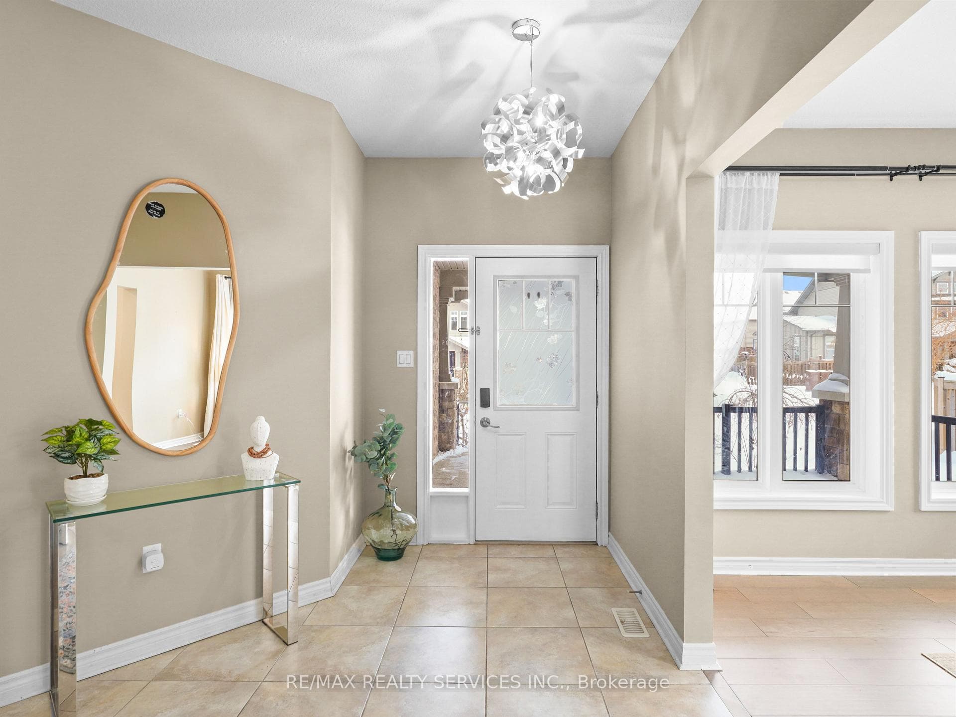906 Audrey Place photo 3
