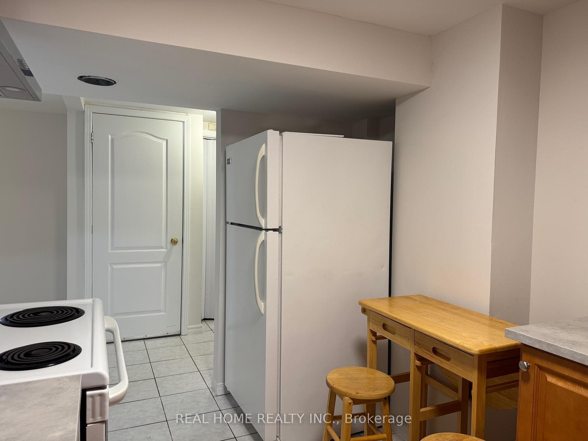 401 Fernleigh Circle Unit Lower L photo 12