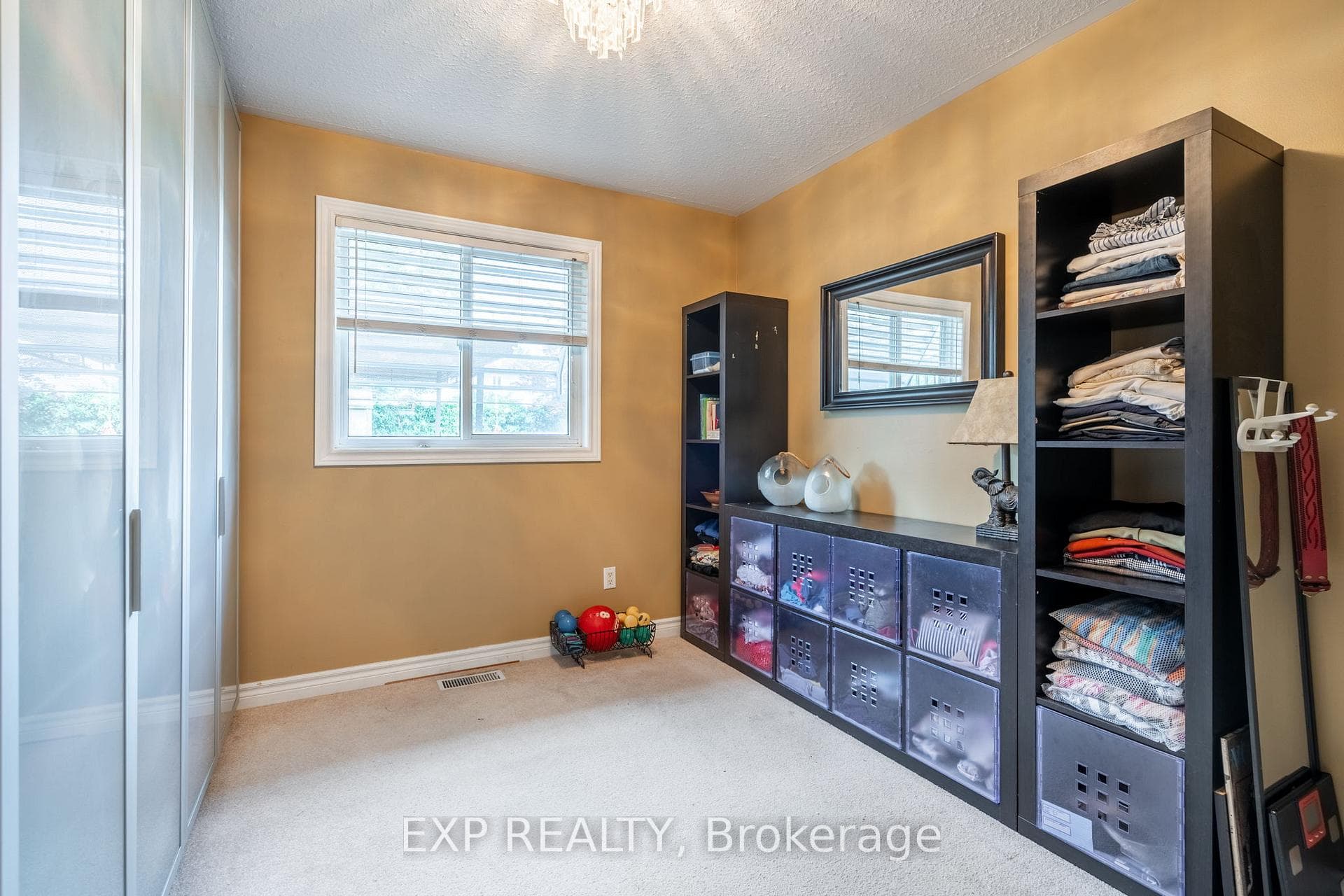 4052 Hixon Street photo 8