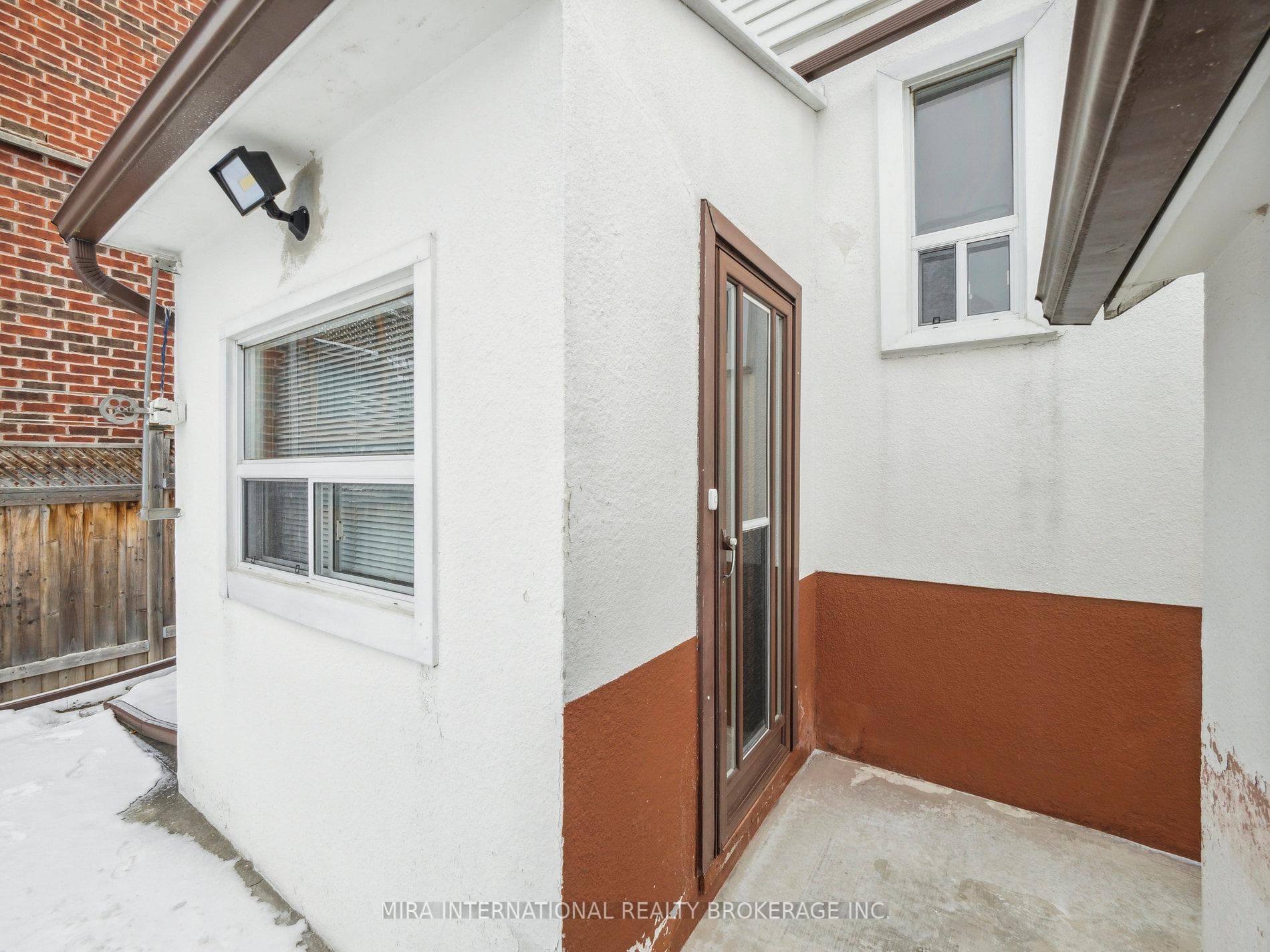 1132 Glengrove Avenue Unit Basement photo 1
