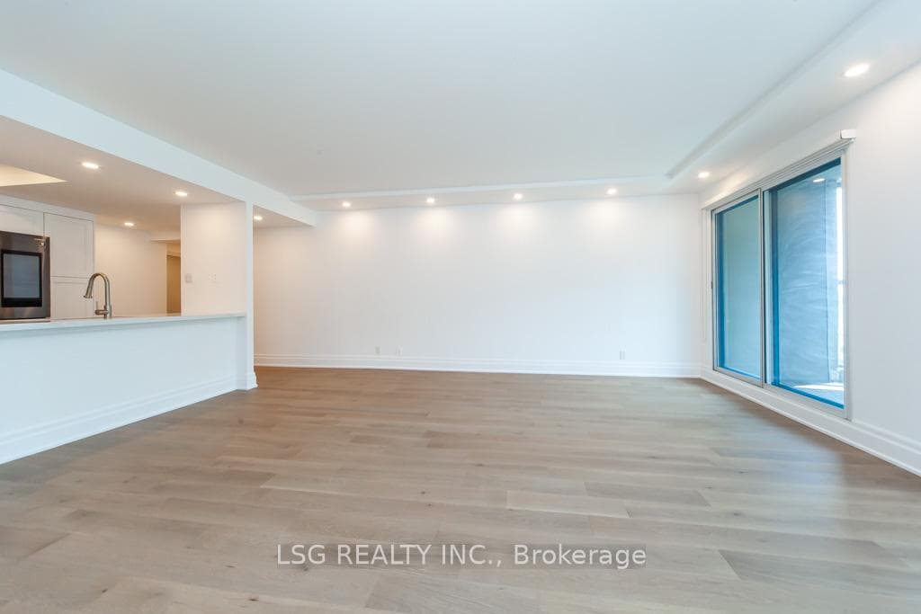99 Harbour Square Unit 812 photo 13
