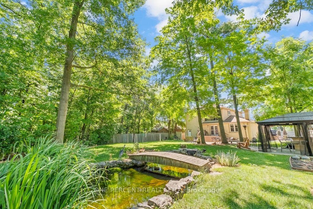 583 Stephens Crescent photo 39