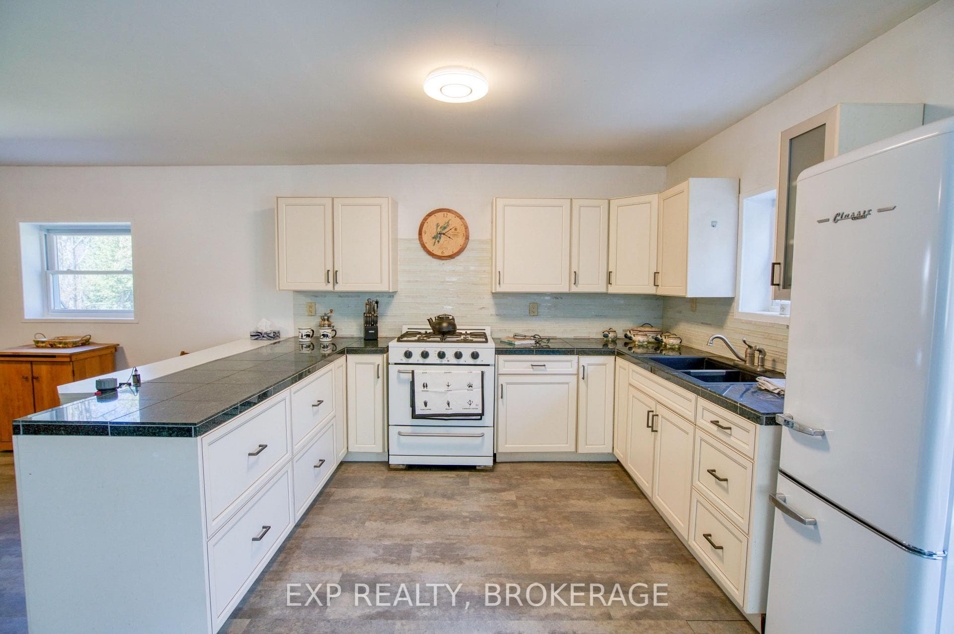 371 Sherbrooke Drive photo 3