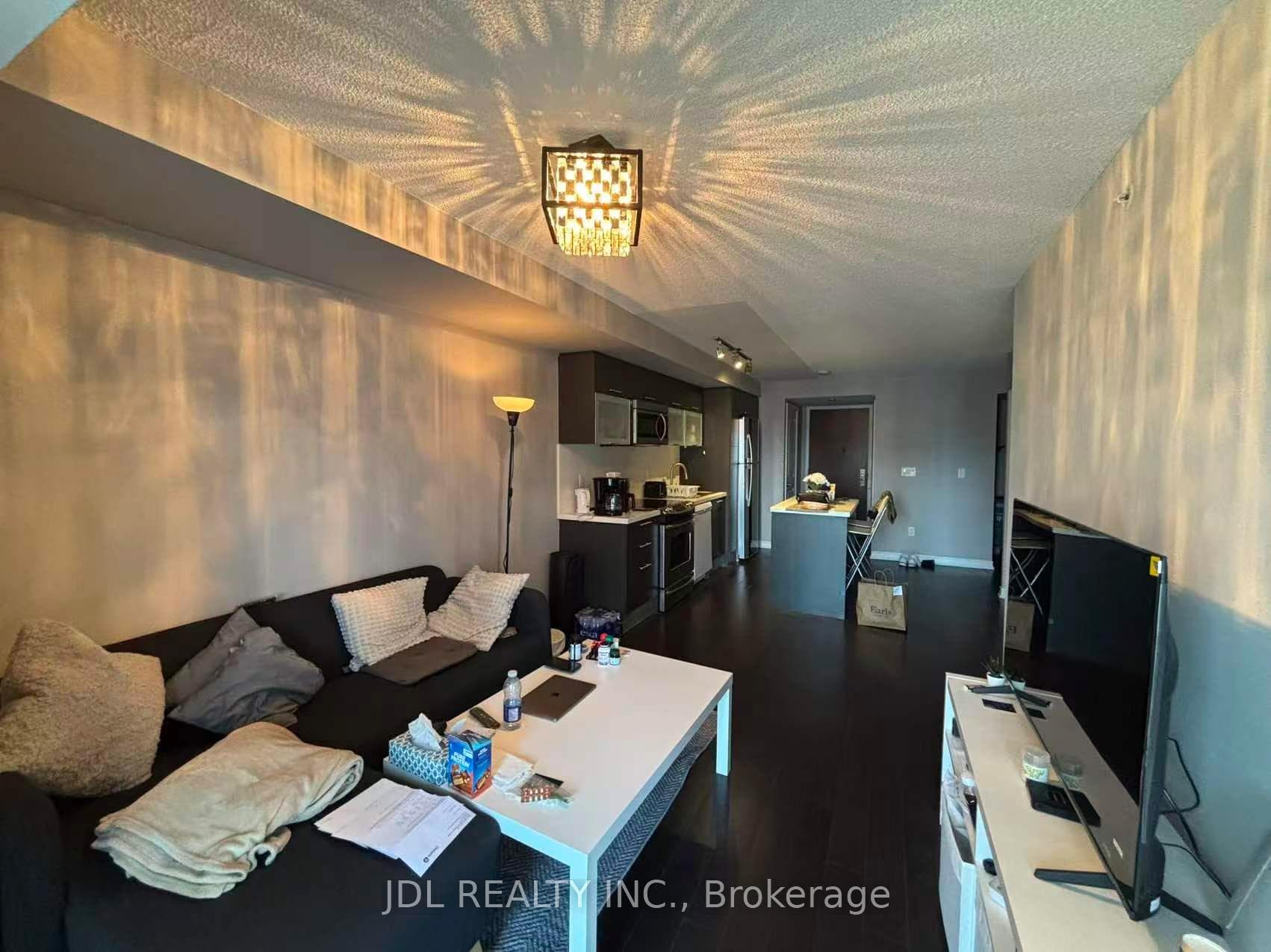 386 Yonge Street Unit 1813 photo 6