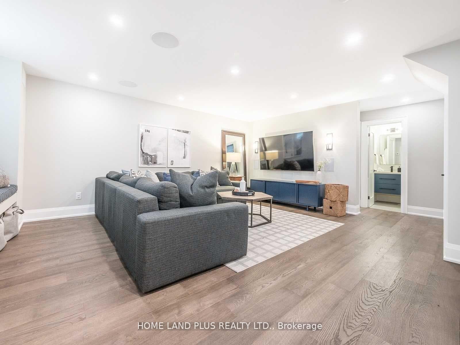 70 Mann Avenue photo 16