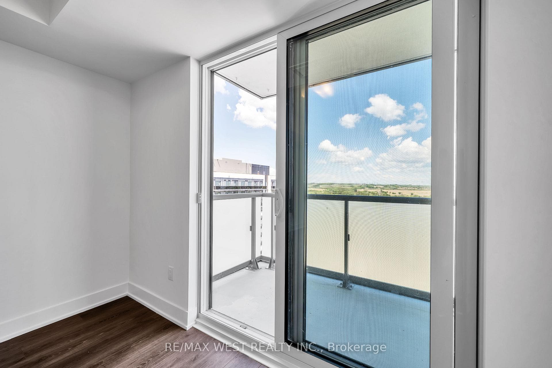 2545 Simcoe Street Unit 2020 photo 12