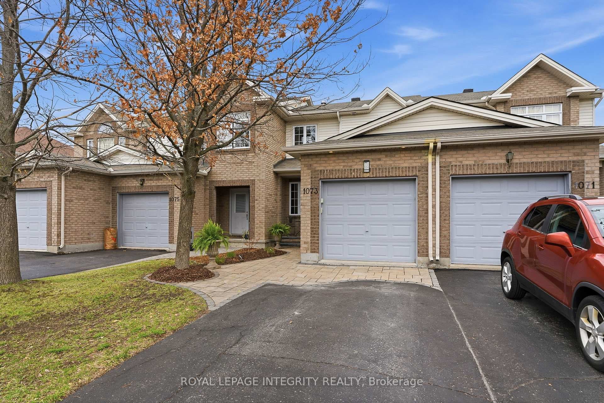 1073 Brasseur Crescent photo 2