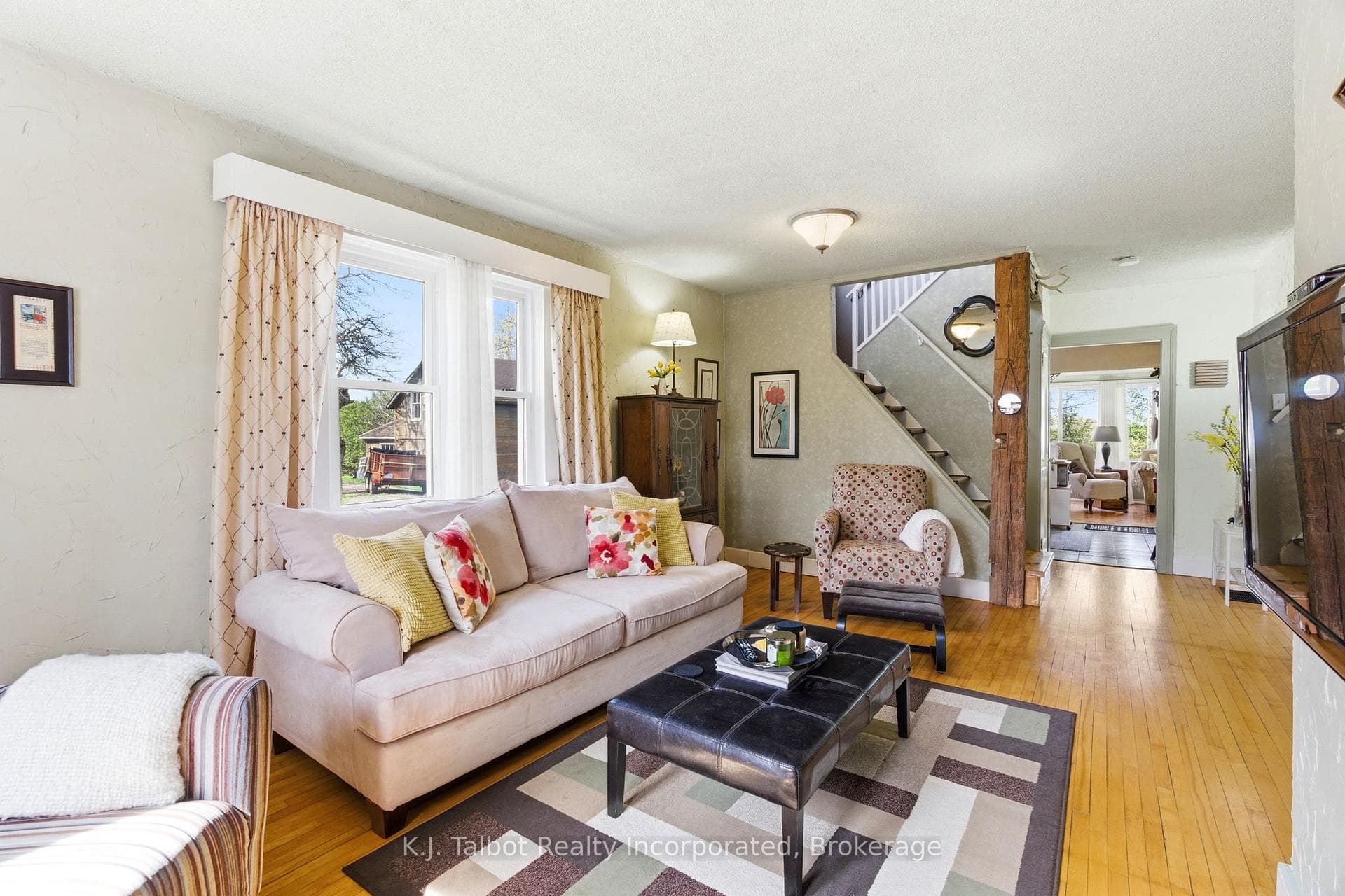 53 Arthur Lane photo 4