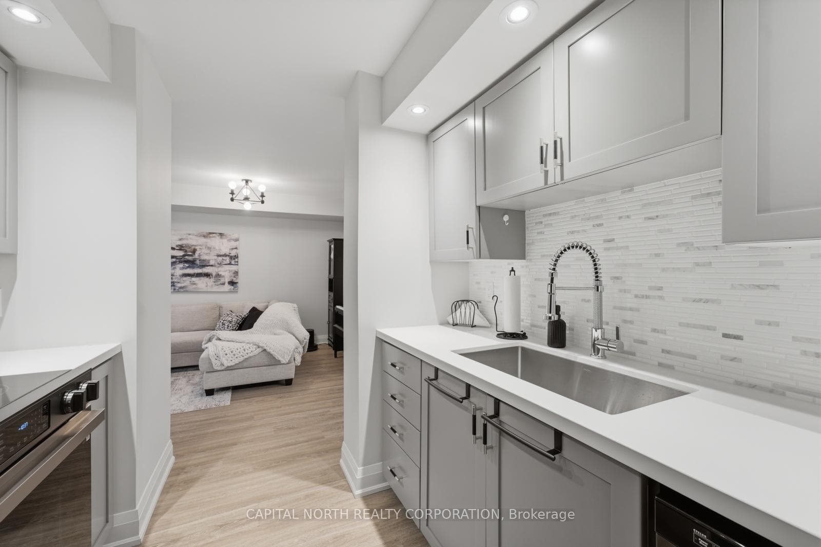 270 Wellington Street Unit 412 photo 19