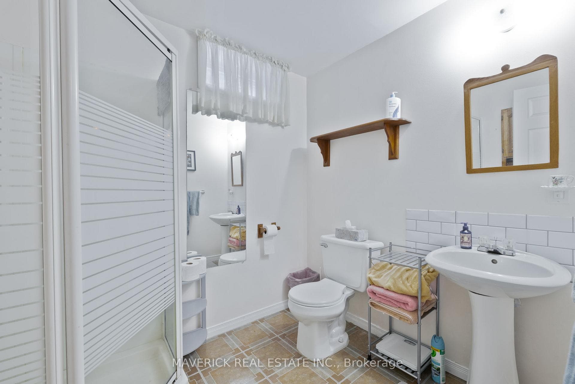 98 Carrie Crescent photo 26