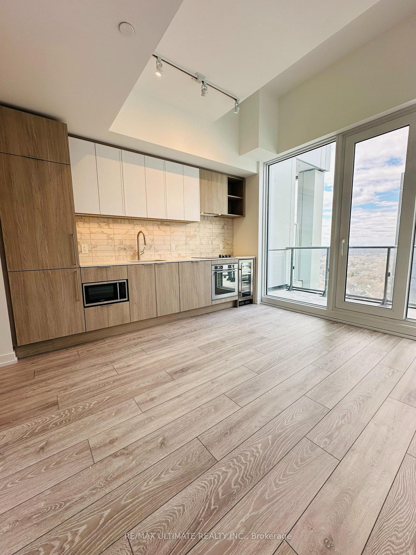 2020 Bathurst Street Unit PH22 photo 4
