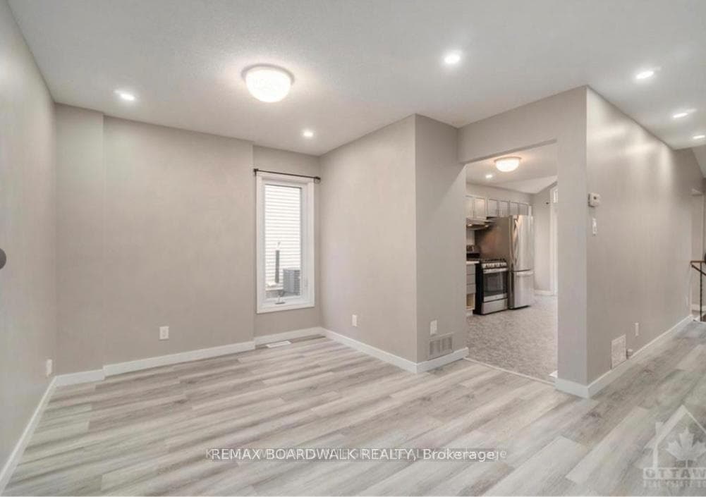 563 LATOUR Crescent photo 4