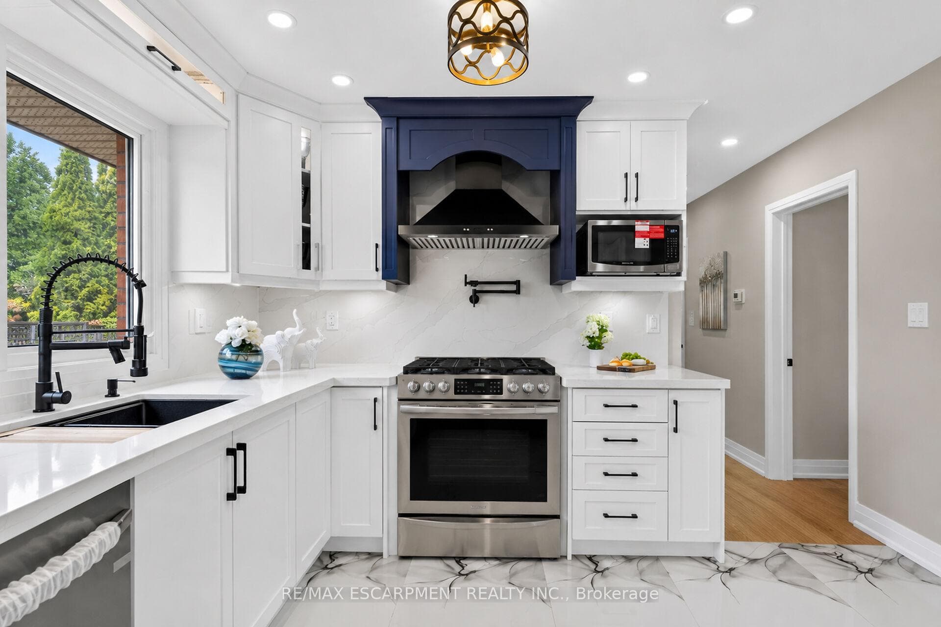 150 Howard Avenue photo 6