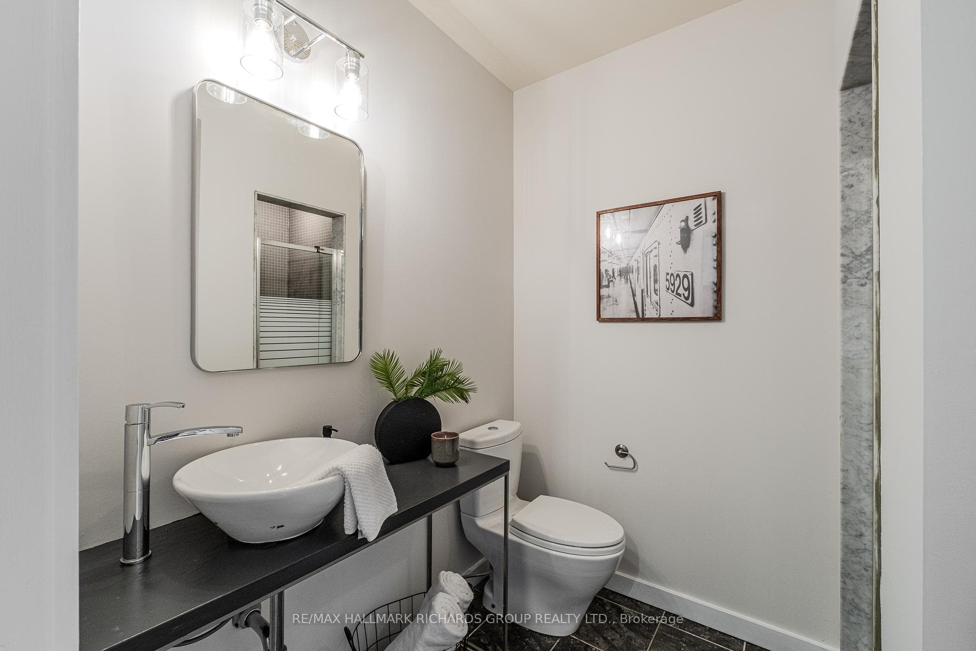 1852 Queen Street Unit 201 photo 12