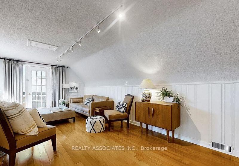 15 White Avenue photo 39