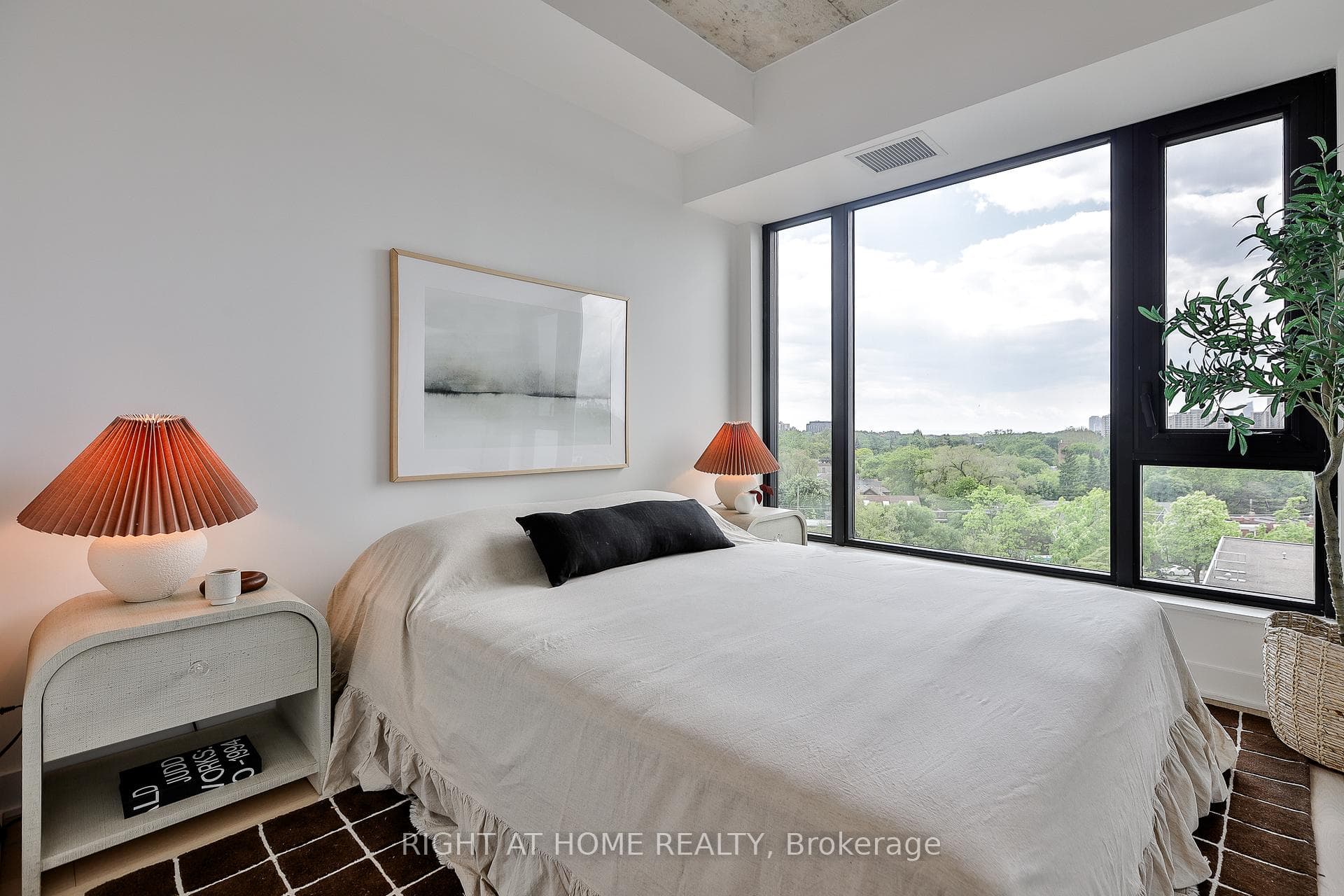 2720 Dundas Street Unit 604 photo 12