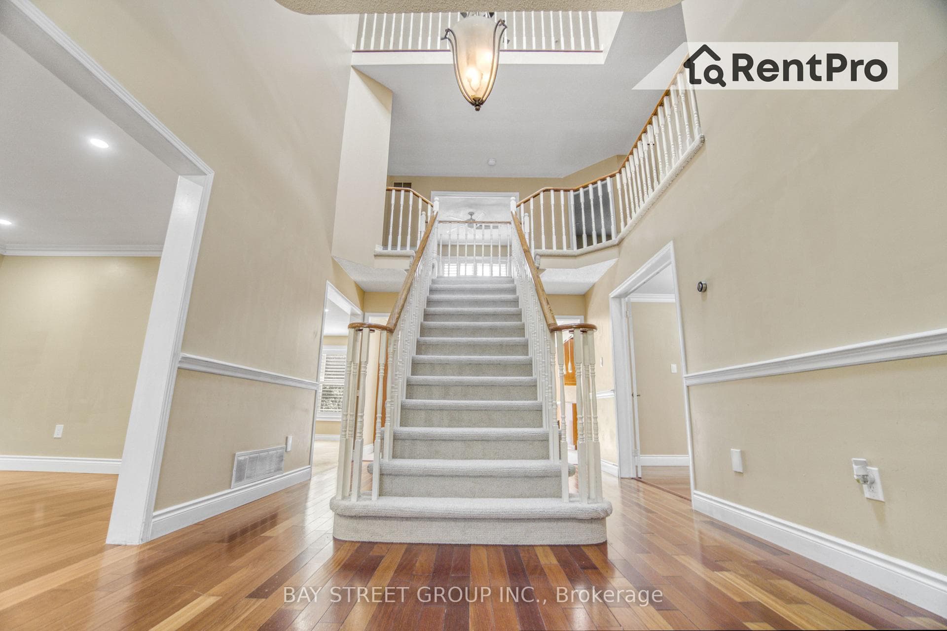 1096 Fieldstone Circle photo 4