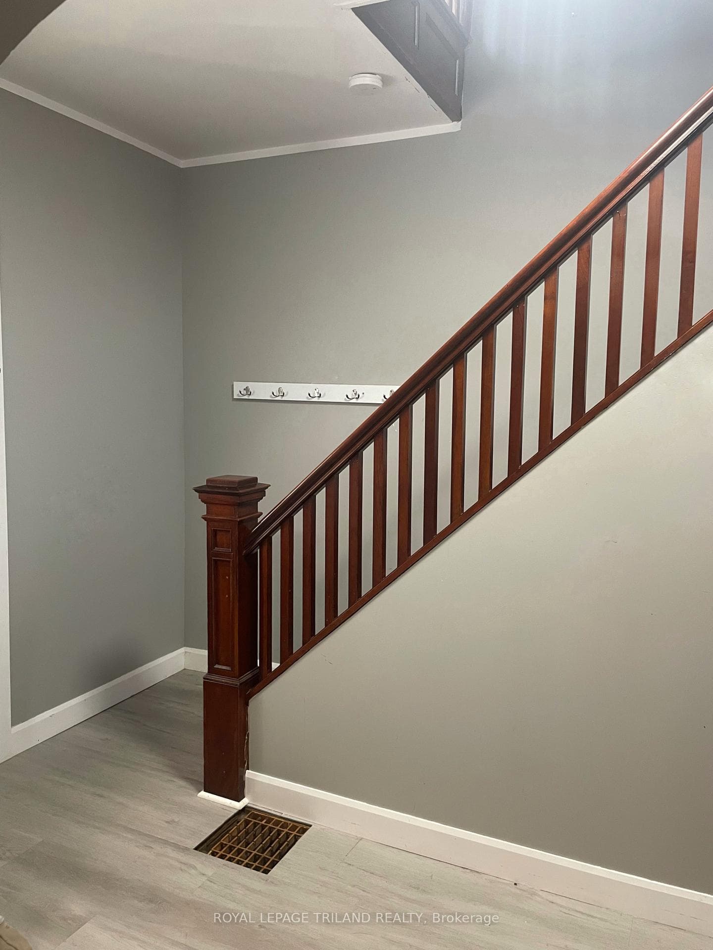 245 SYDENHAM Street photo 4