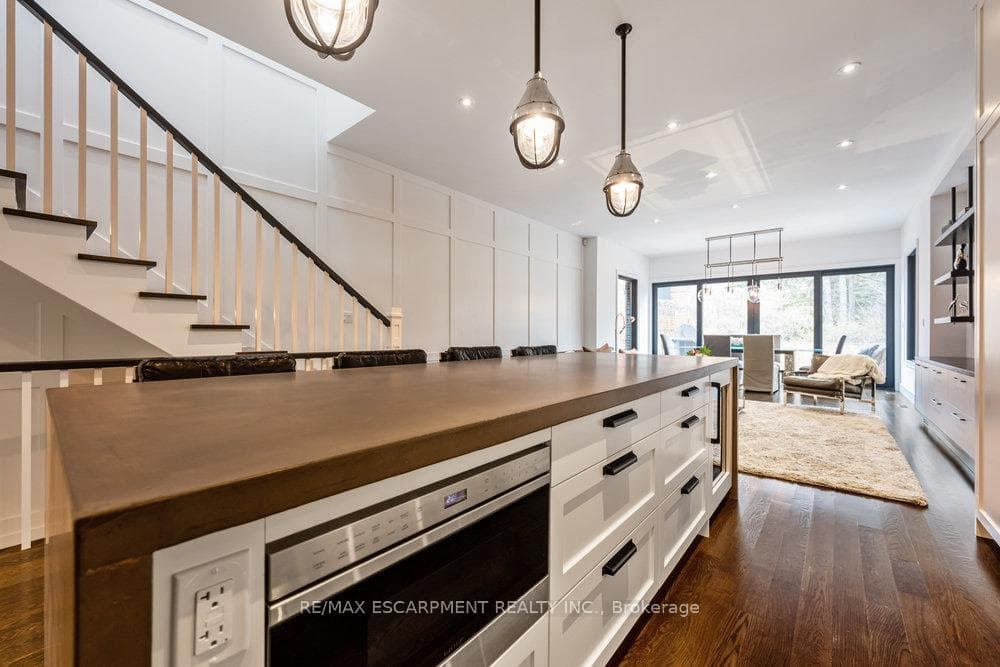 518 Prince Edward Drive photo 8