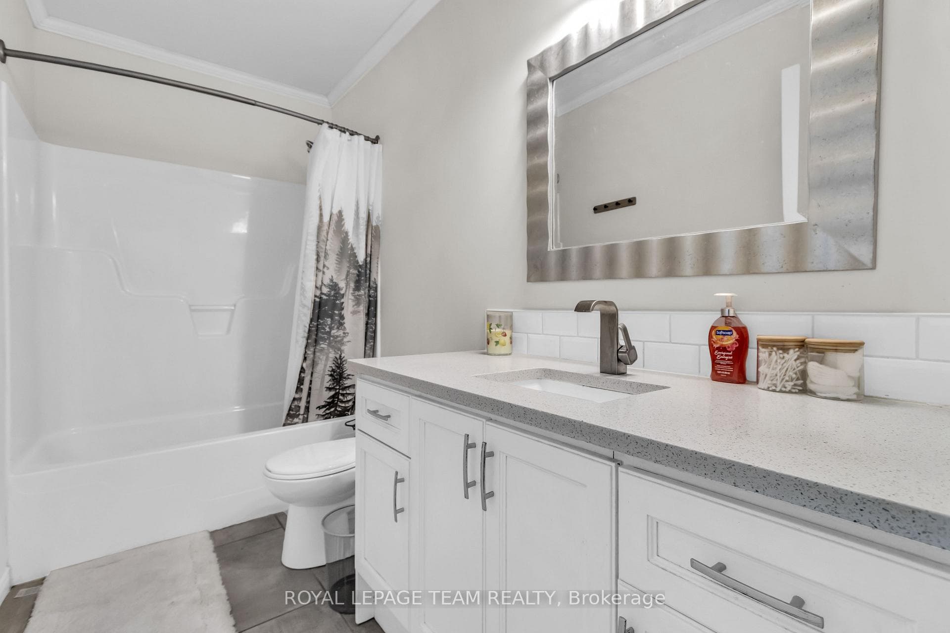 7706 Alfred Street photo 30