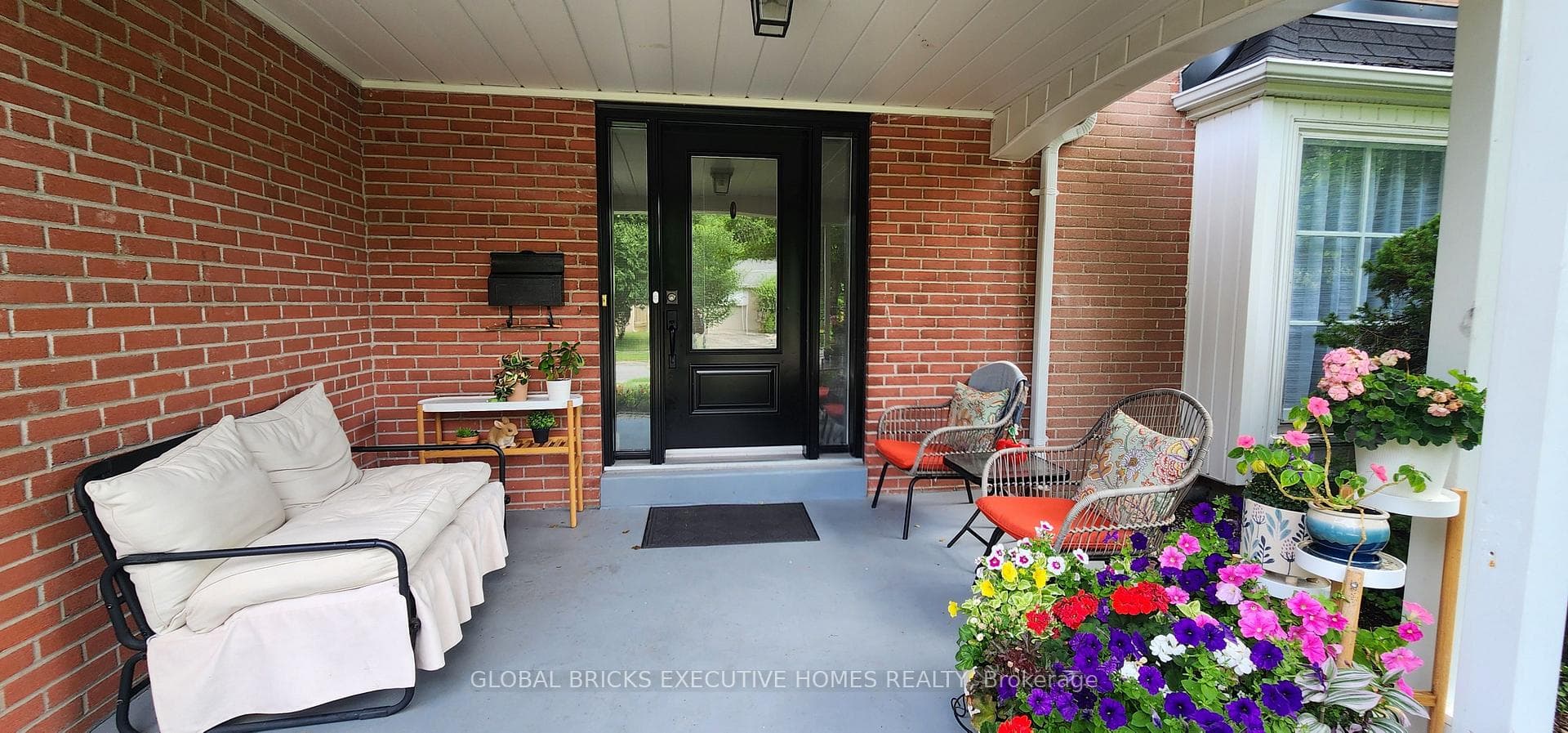 23 Whitefriars Drive photo 3