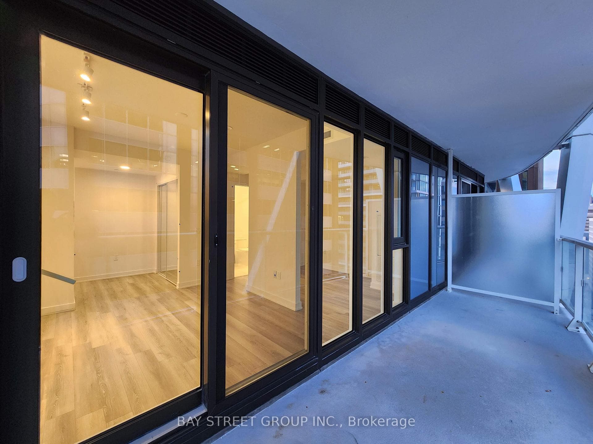 230 Simcoe Street Unit 2013 photo 12