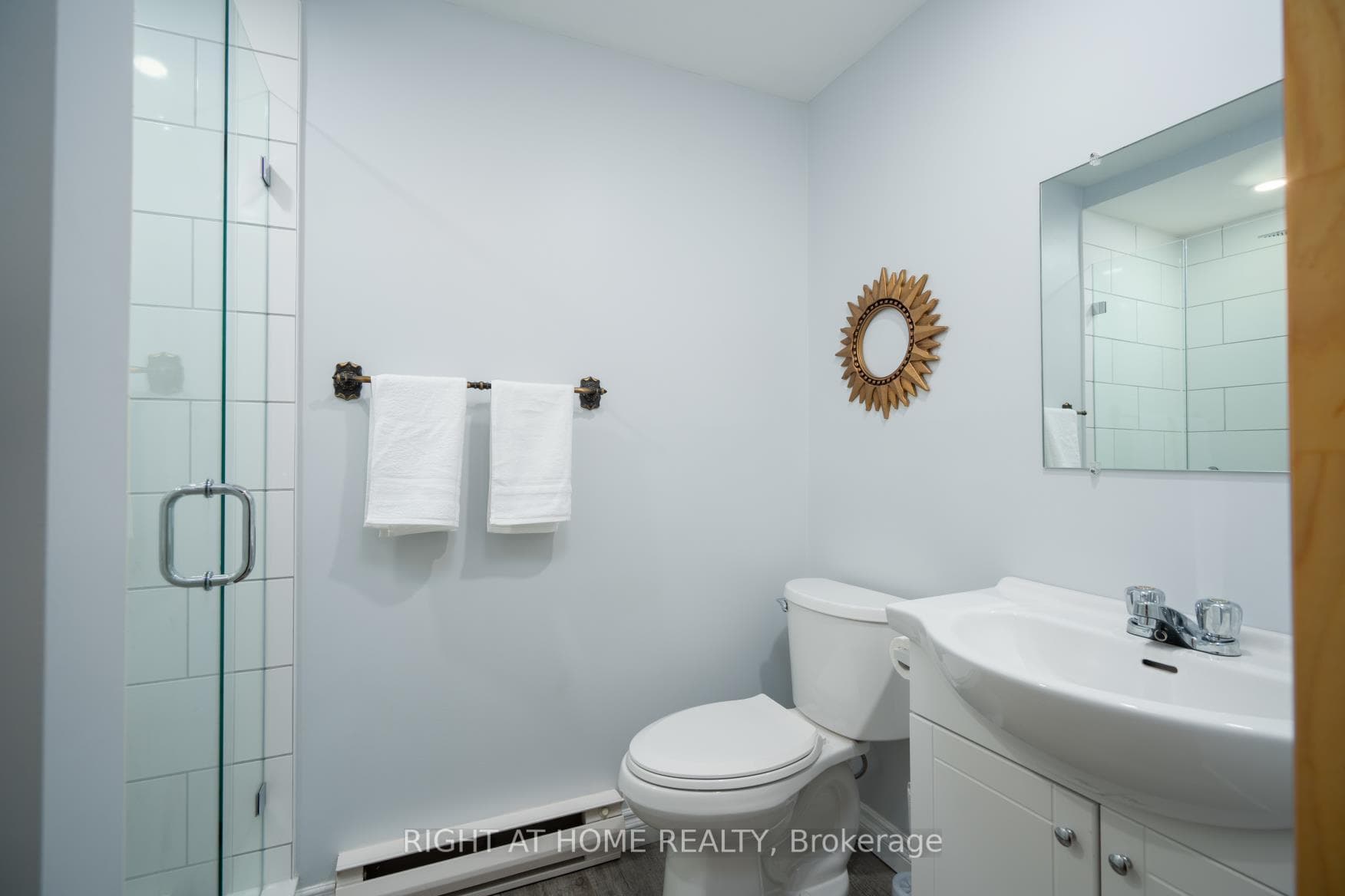 210 SENECA Avenue photo 22
