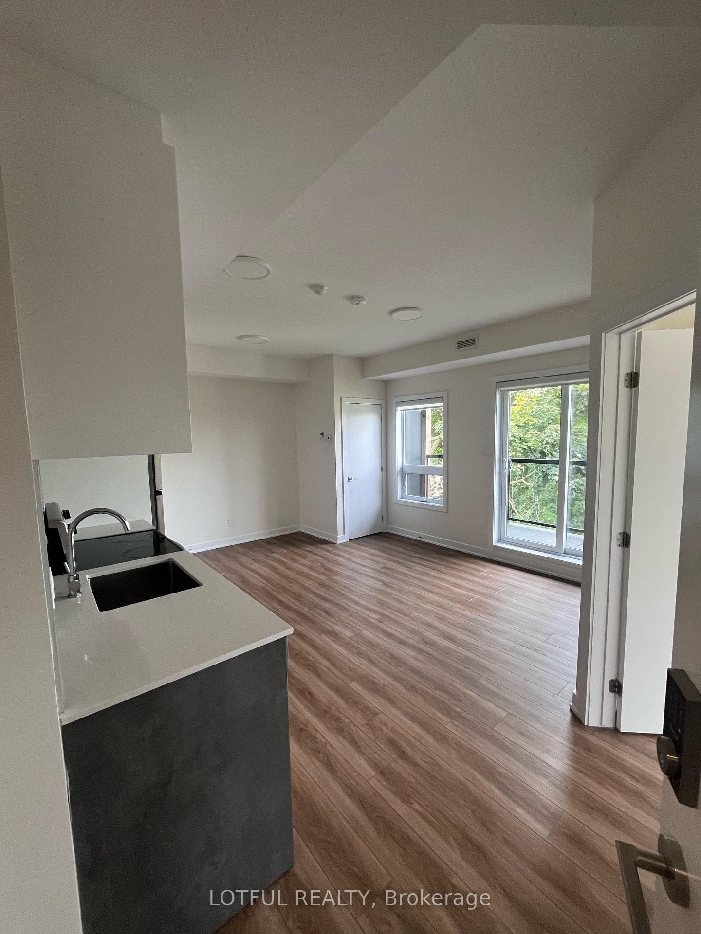 630 Churchill Avenue Unit 103 photo 4