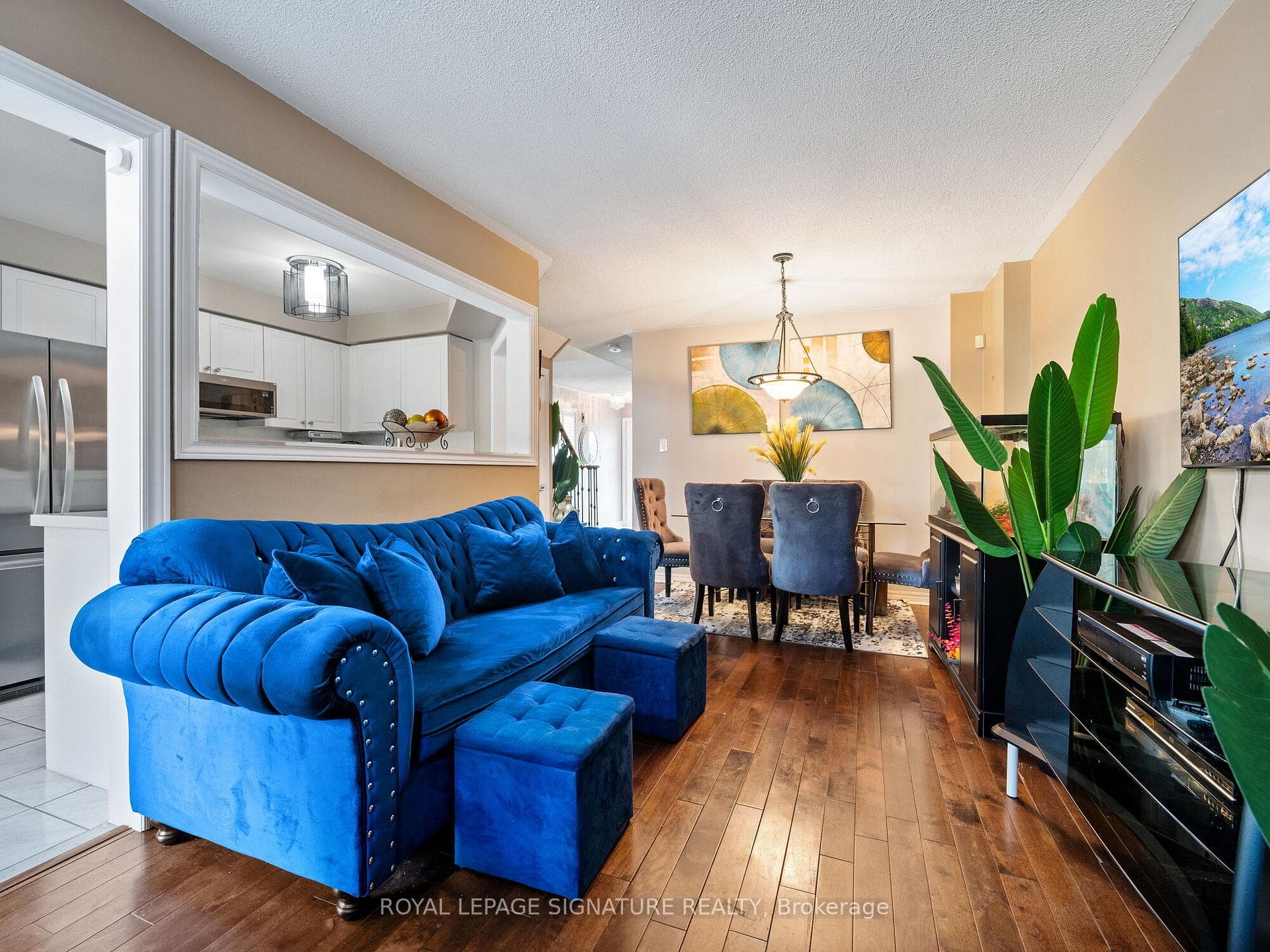 6 Tessler Crescent photo 12